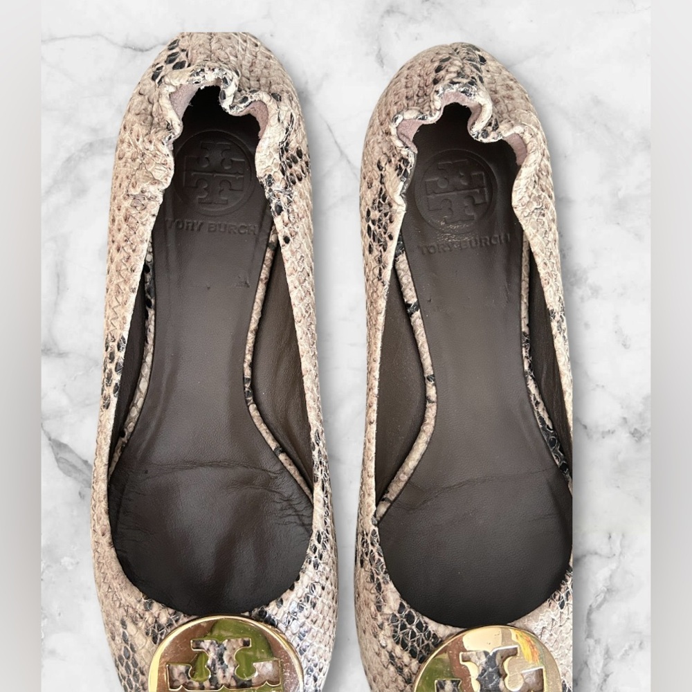Tory Burch Reva Snakeskin Flats Ballet Beige Brown Gold Logo Size 7.5 - Picture 7 of 16